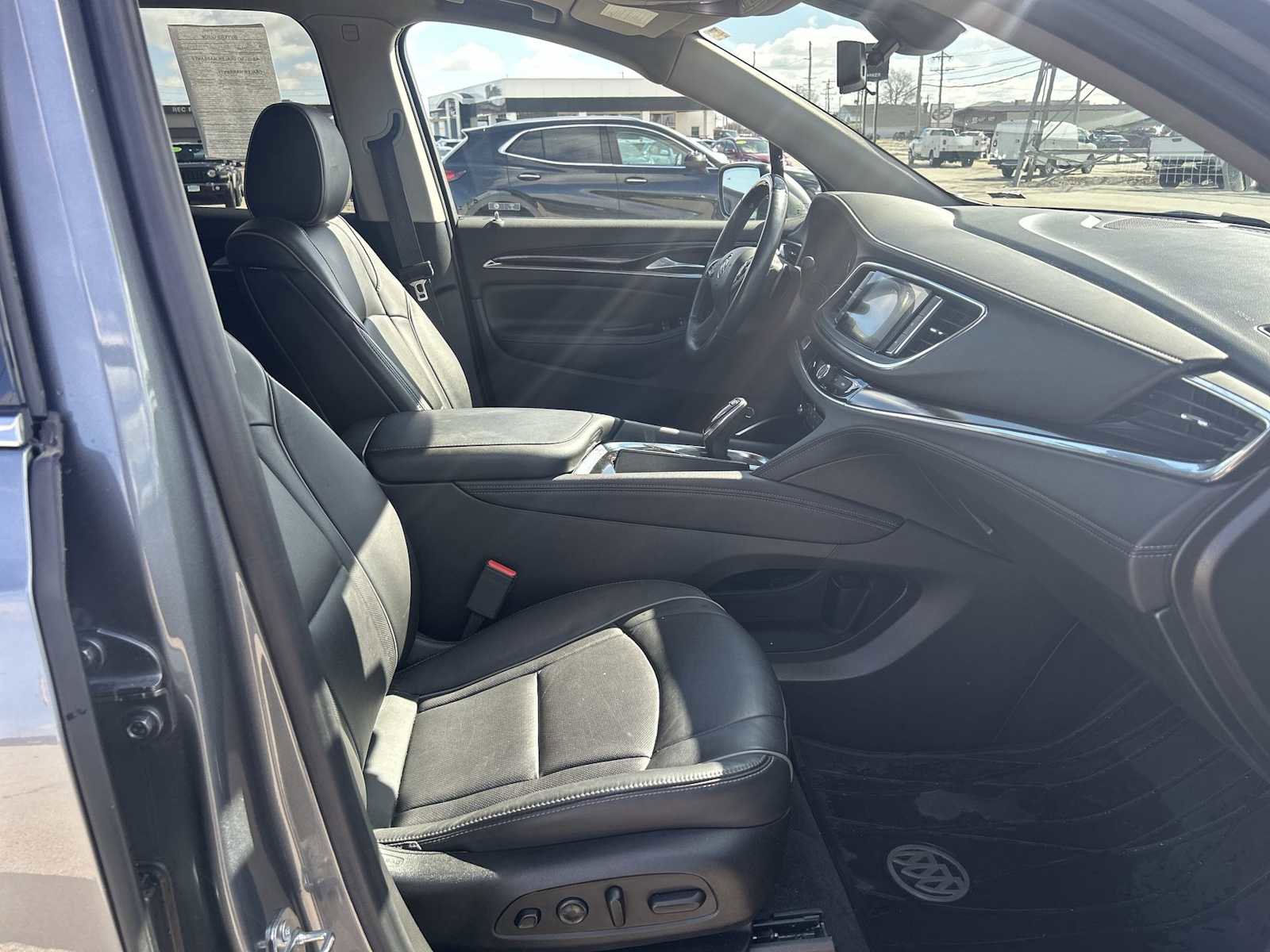 Used 2021 Buick Enclave Avenir w/ Avenir Technology Package image 29