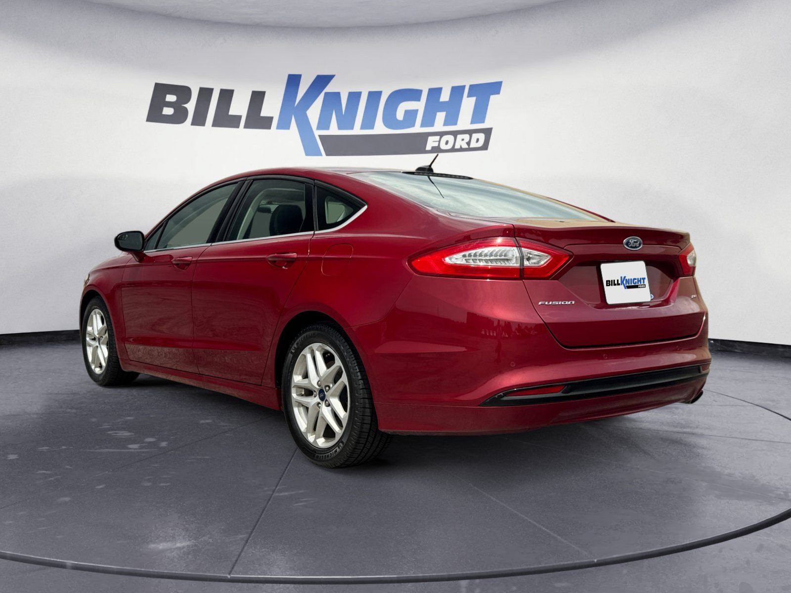 Used 2015 Ford Fusion SE FWD image 3