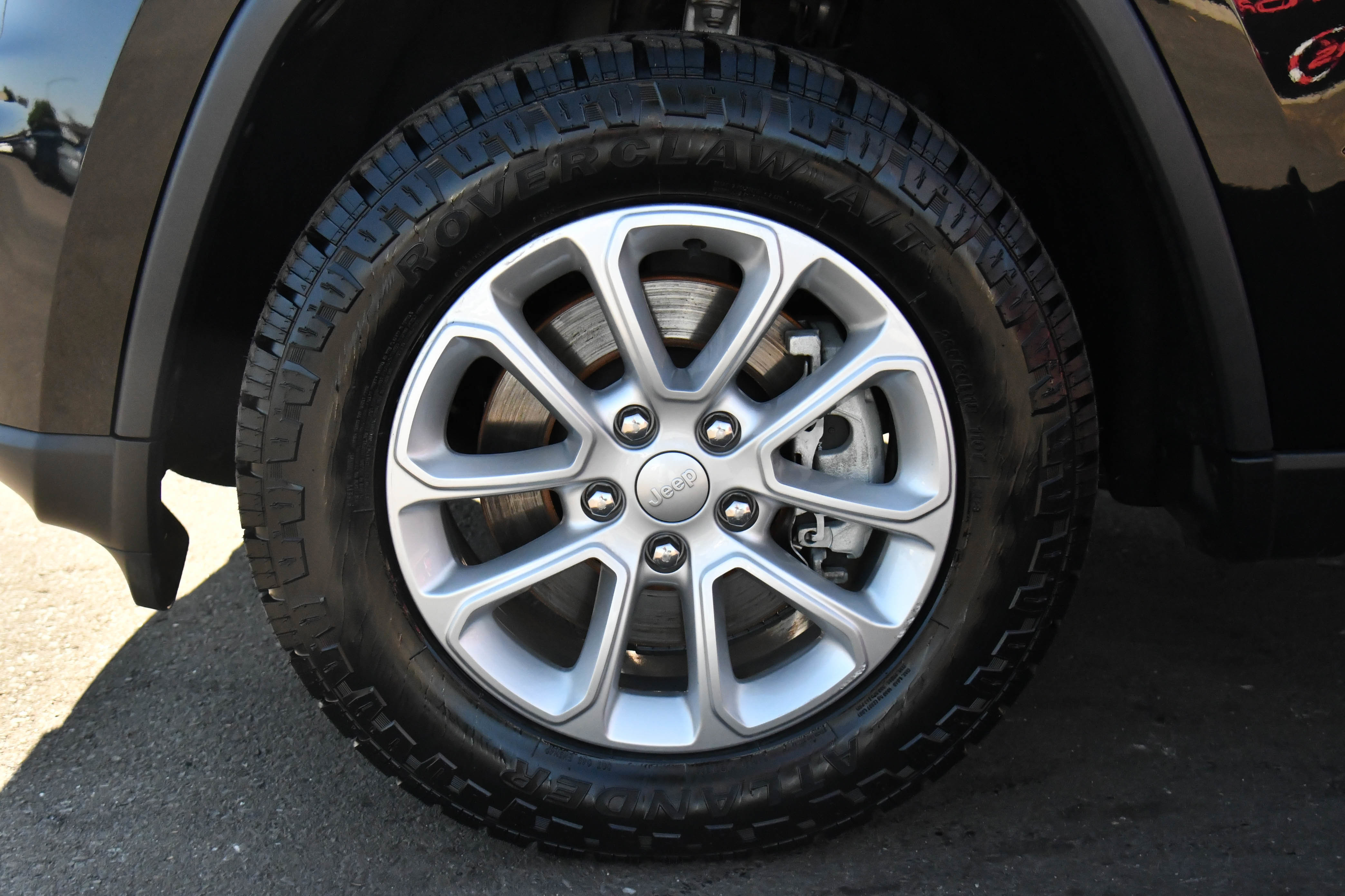 Used 2021 Jeep Grand Cherokee Laredo image 12