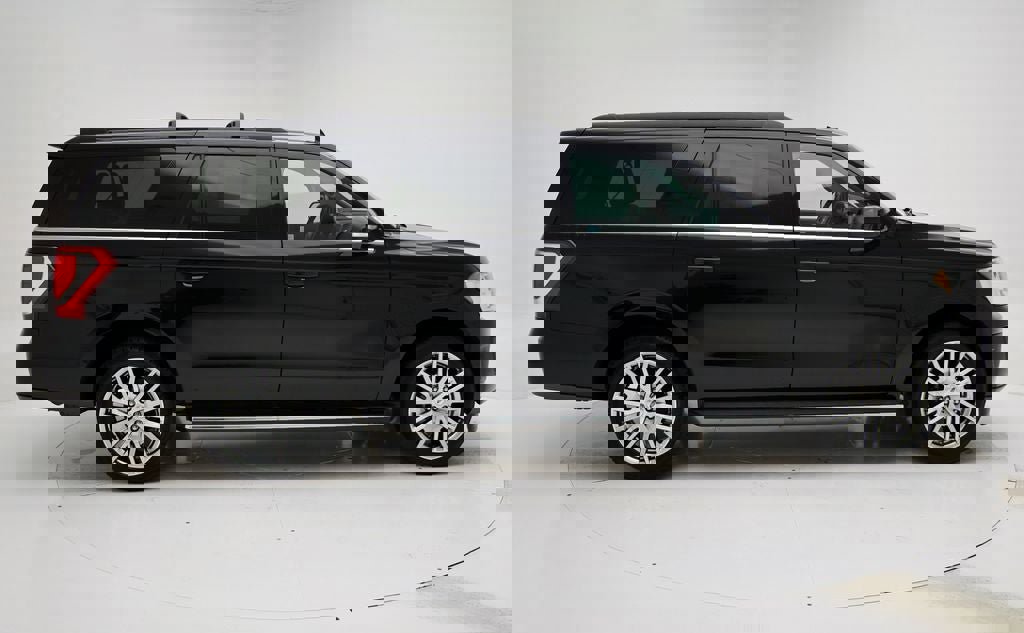 Used 2021 Ford Expedition Max XLT image 2