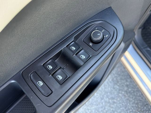 Used 2025 Volkswagen Taos S AWD/4WD image 23