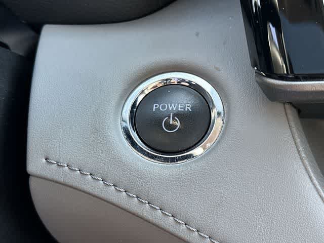 Used 2023 Toyota Highlander Limited AWD/4WD image 11