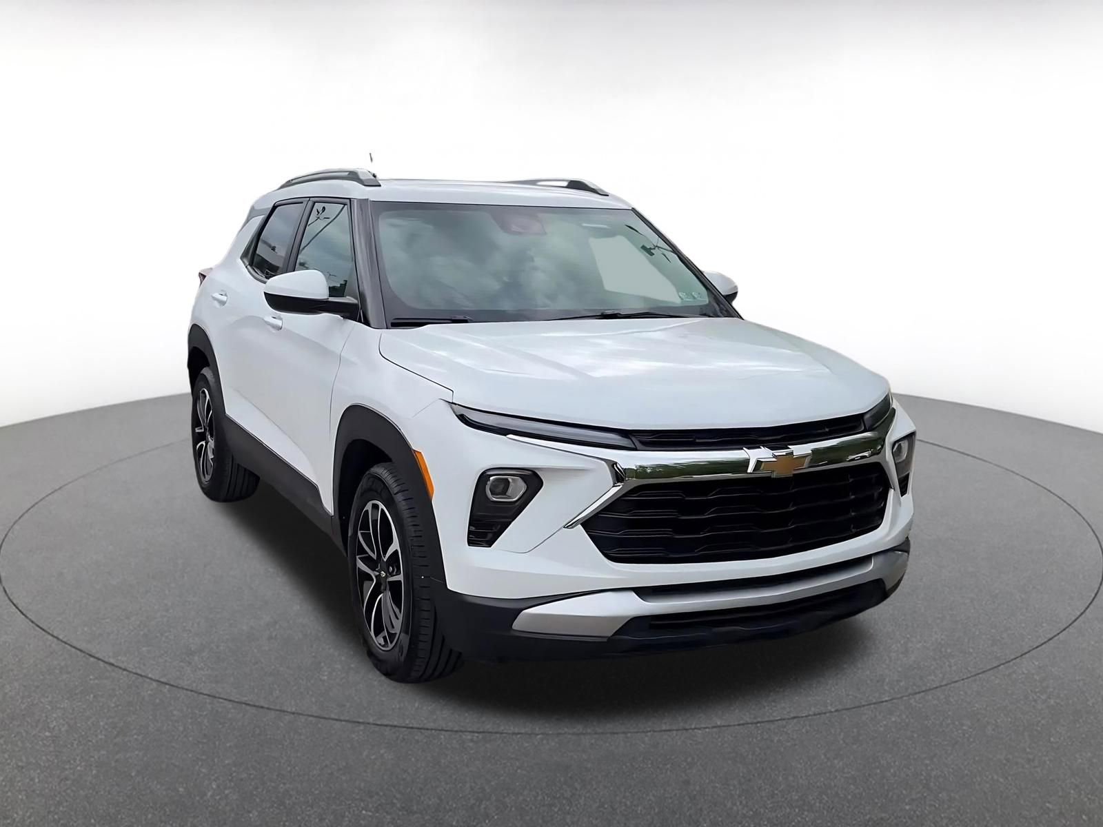 Used 2025 Chevrolet TrailBlazer LT FWD image 3