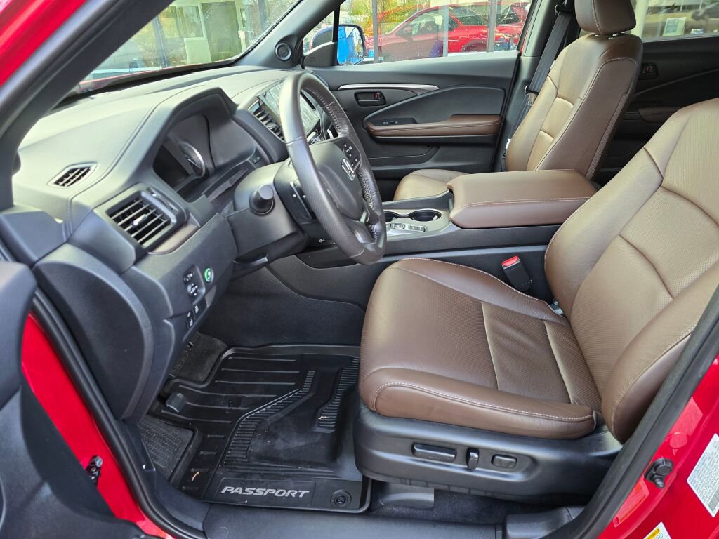 Certified 2025 Honda Passport EX-L image 12