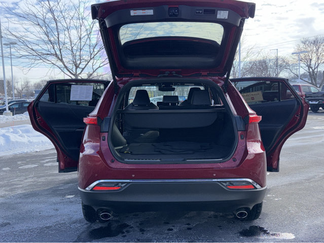 Used 2024 Toyota Venza XLE image 17