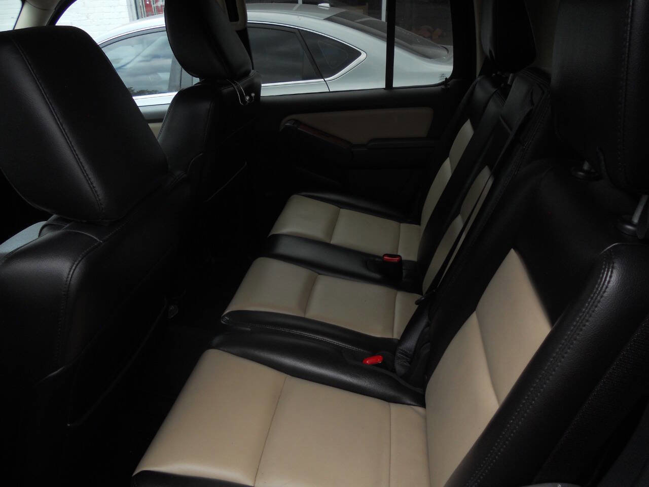 Used 2010 Ford Explorer Eddie Bauer image 4