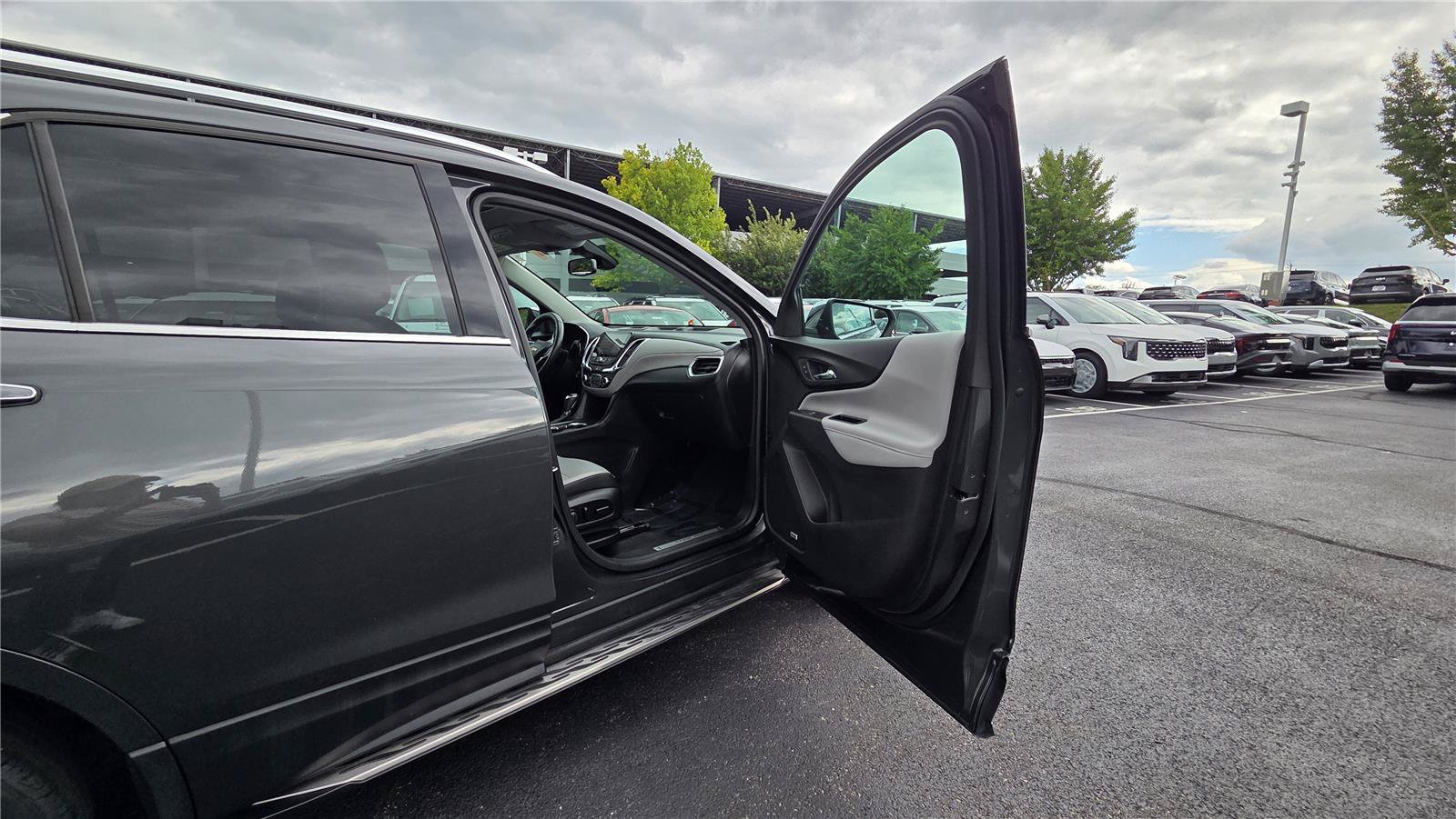 Used 2018 Chevrolet Equinox Premier AWD/4WD image 30