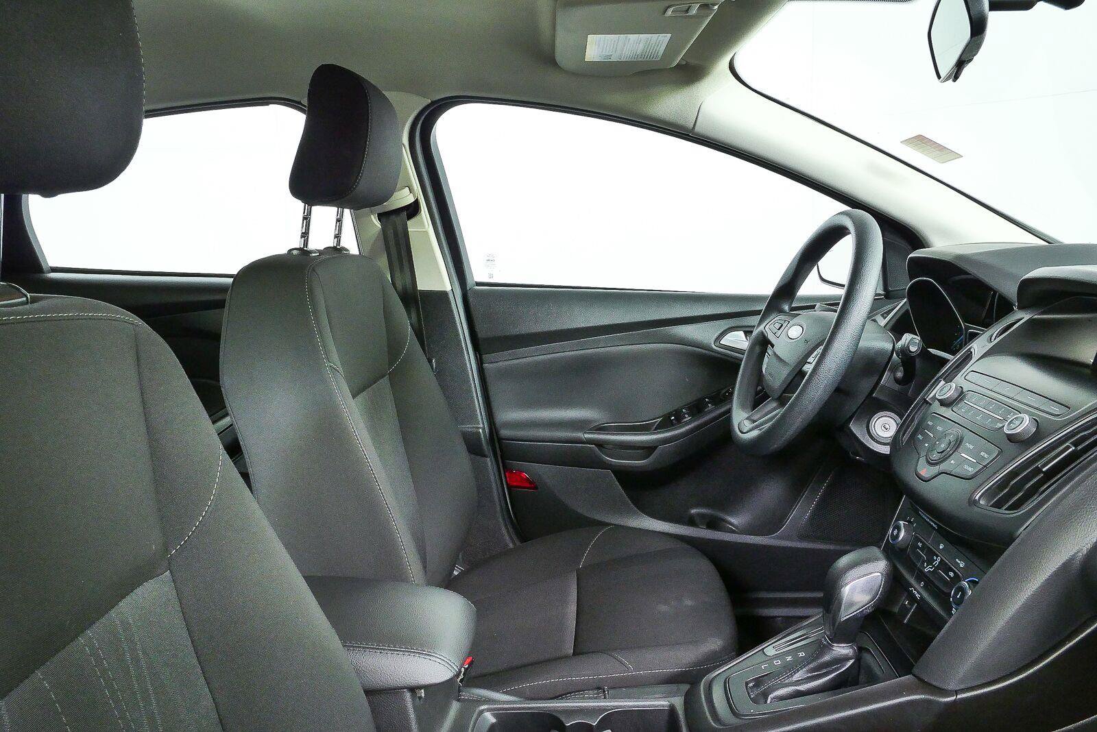 Used 2018 Ford Focus SE FWD image 22