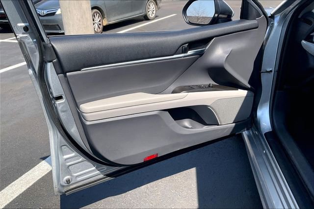Used 2022 Toyota Camry SE FWD image 23
