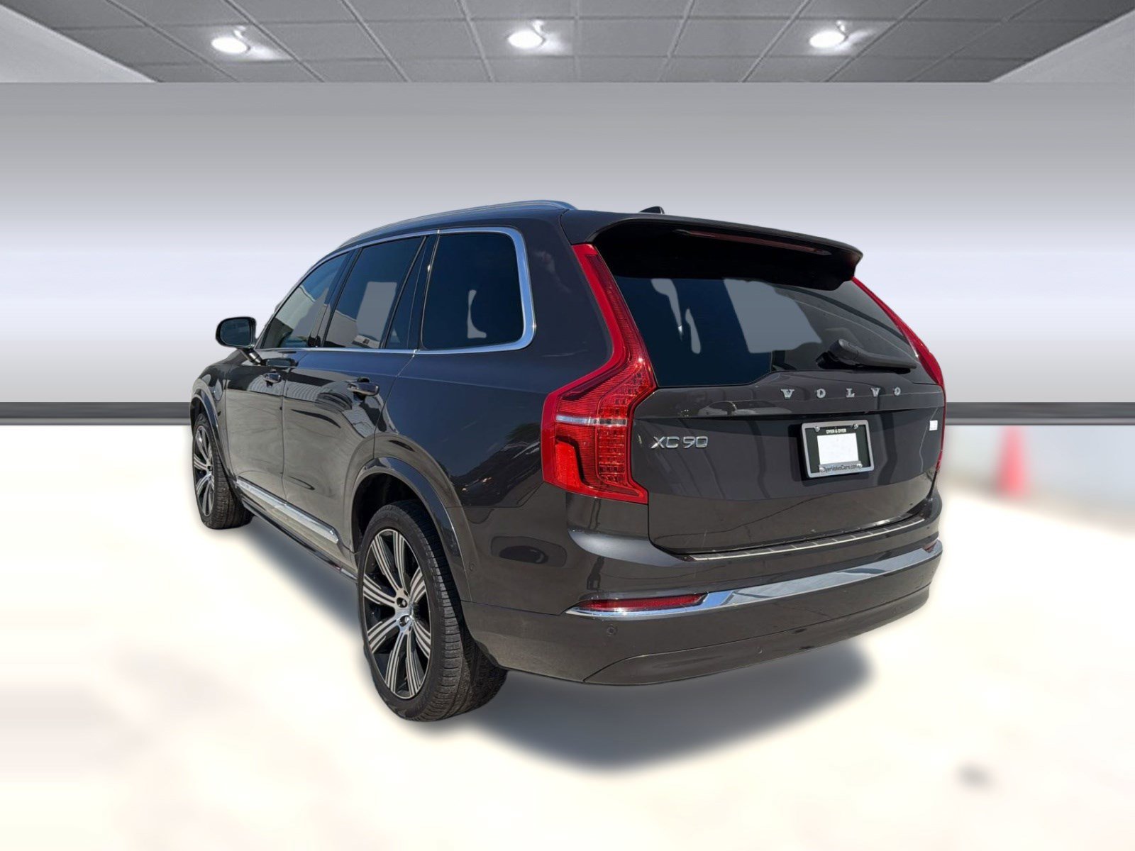Used 2024 Volvo XC90 T8 Plus w/ Protection Package Premier AWD/4WD image 3
