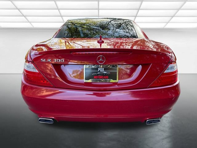 Used 2016 Mercedes-Benz SLK 300 image 4