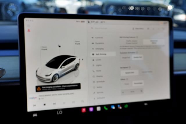 Used 2023 Tesla Model 3 Standard Range RWD image 32