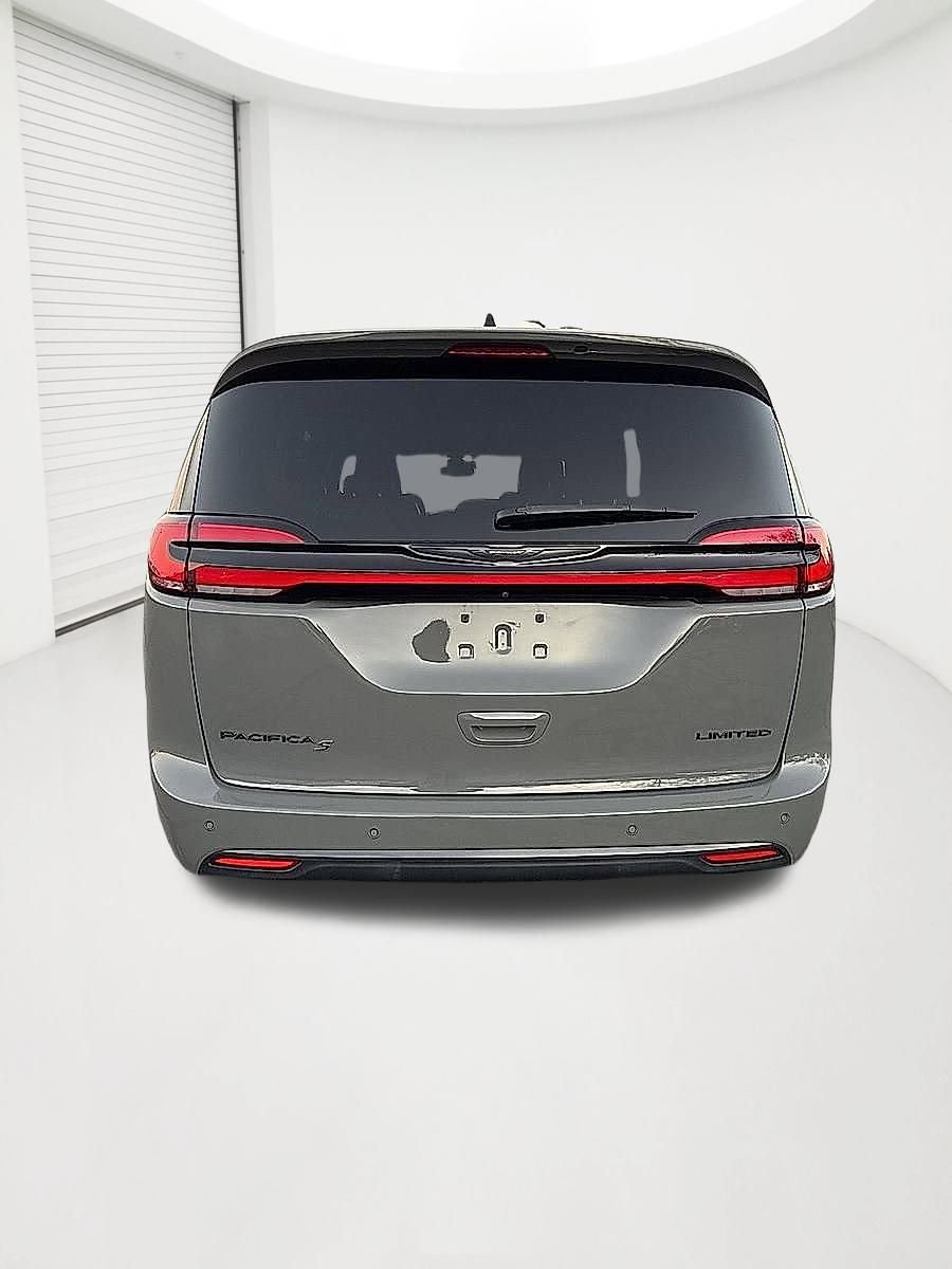 Used 2023 Chrysler Pacifica Limited w/ S Appearance Package image 4
