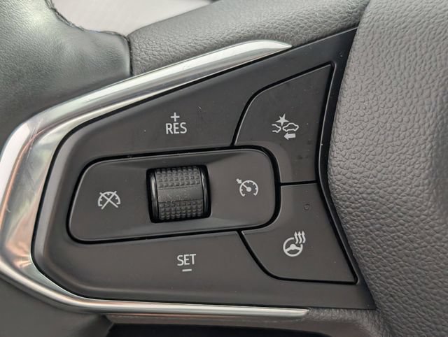 Certified 2025 Chevrolet Trax LT w/ LT Convenience Package FWD image 15