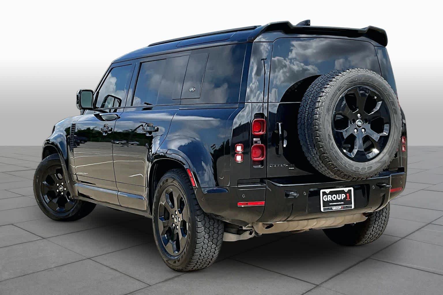 Used 2022 Land Rover Defender 110 X-Dynamic SE AWD/4WD image 12