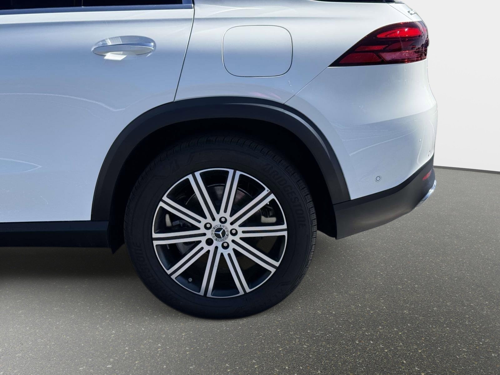 Used 2025 Mercedes-Benz GLE 450e 4MATIC image 13