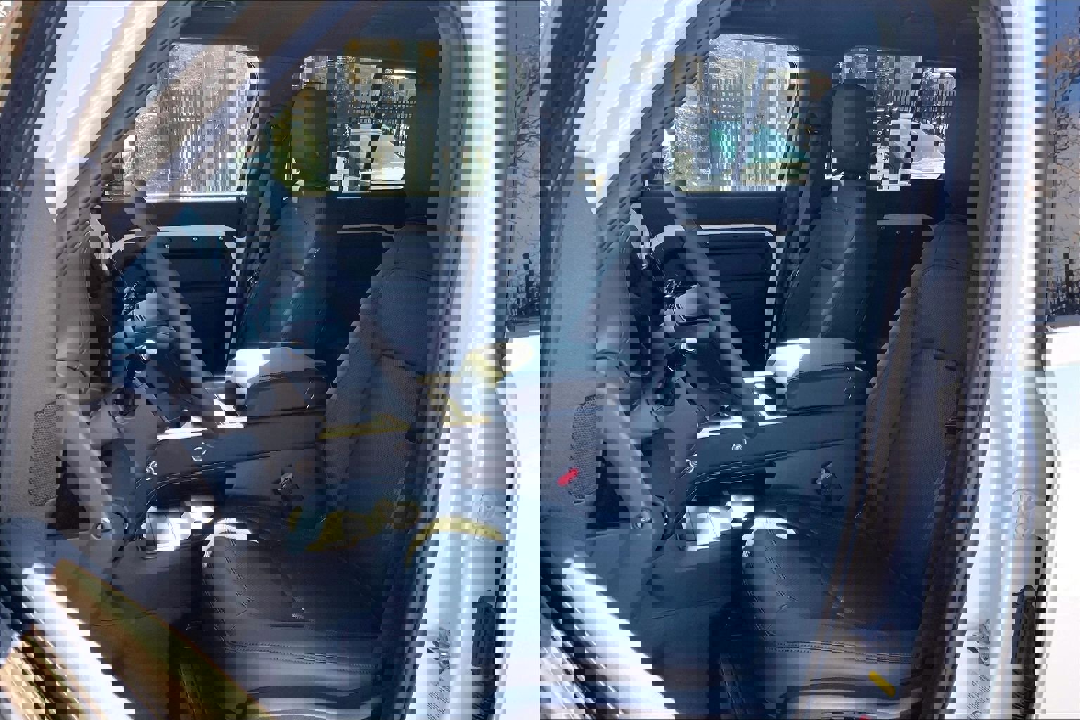 New 2026 Land Rover Defender 110 X-Dynamic SE image 9