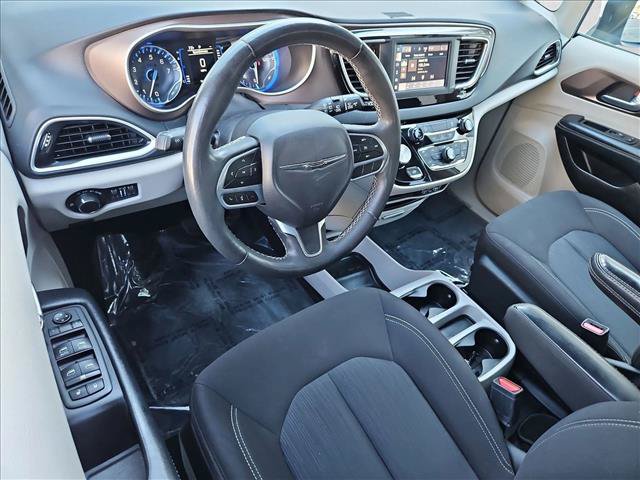 Used 2023 Chrysler Voyager LX FWD image 10