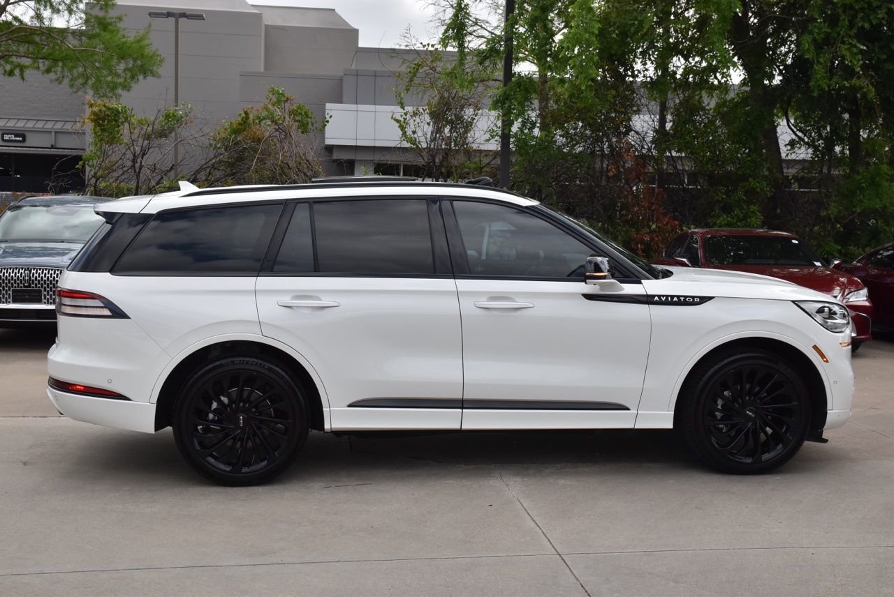 Used 2022 Lincoln Aviator Reserve w/ Equipment Group 201A image 6