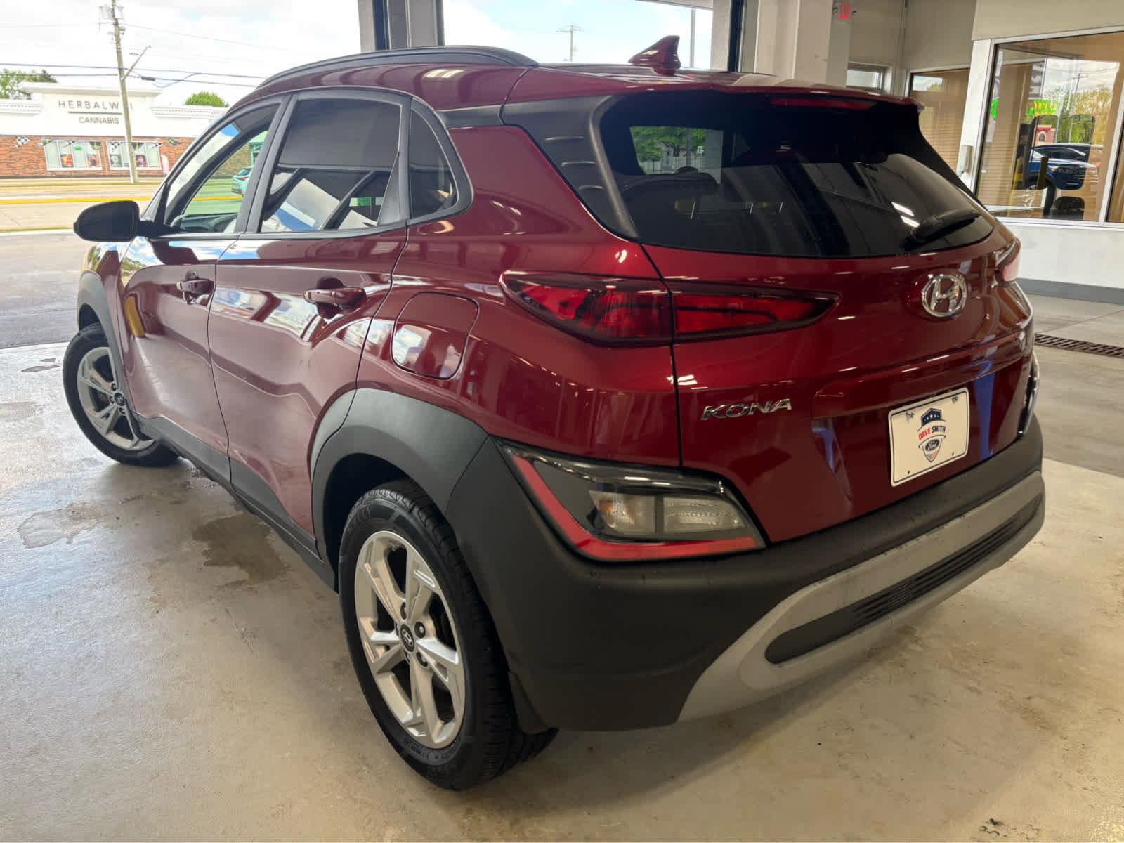 Used 2023 Hyundai Kona SEL w/ Cargo Package AWD/4WD image 4
