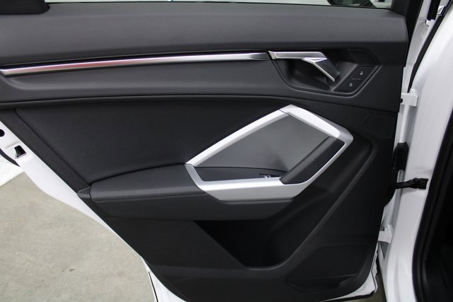 Used 2024 Audi Q3 2.0T Premium image 18