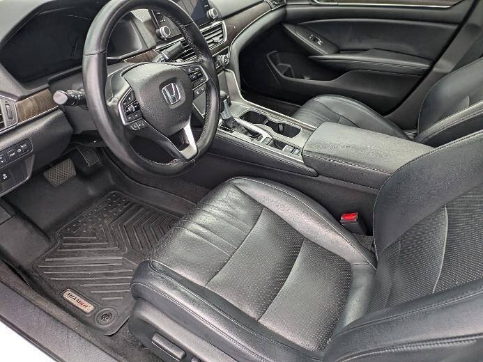 Used 2018 Honda Accord Touring image 10