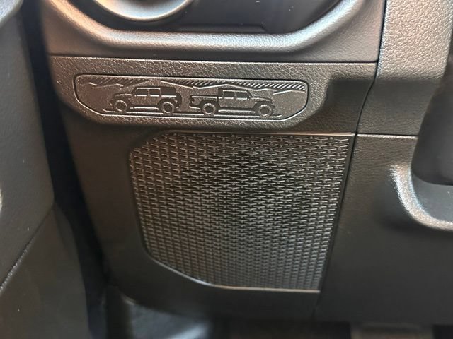 Used 2025 Jeep Wrangler Unlimited Rubicon AWD/4WD image 17