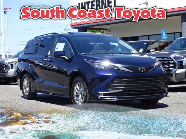 New 2026 Toyota Sienna XLE FWD image 1