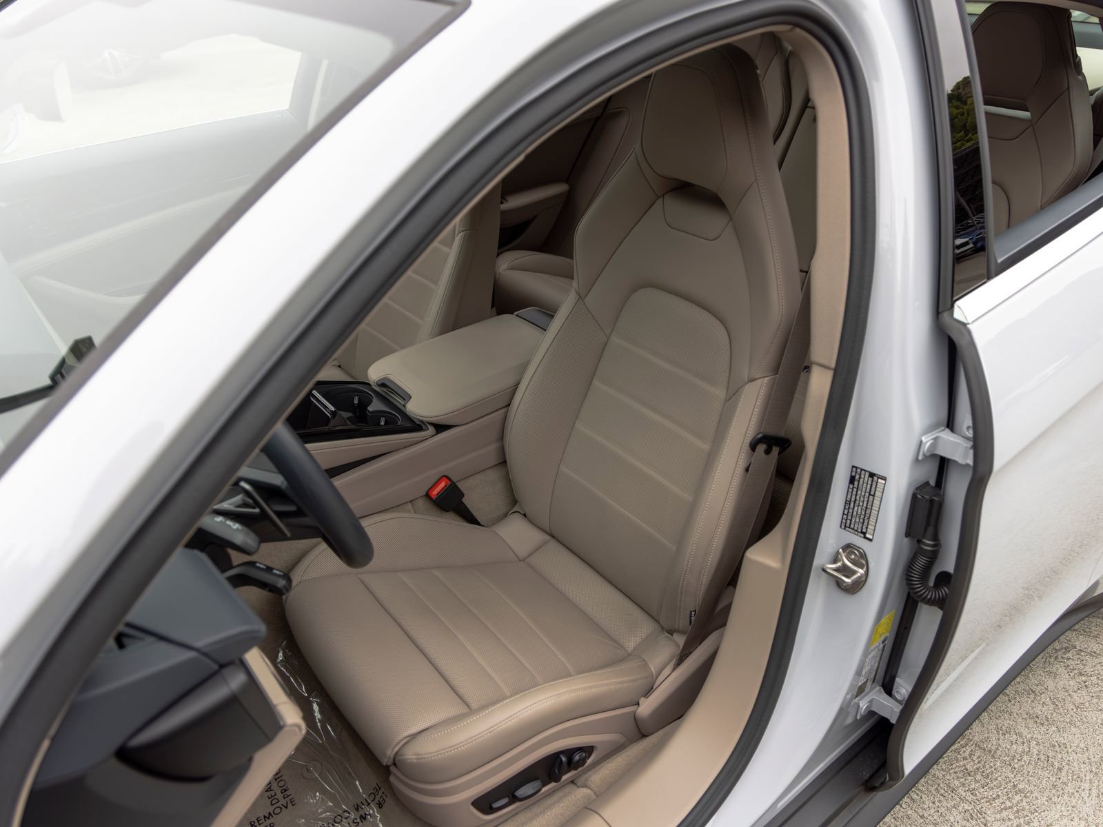Certified 2025 Porsche Panamera image 5