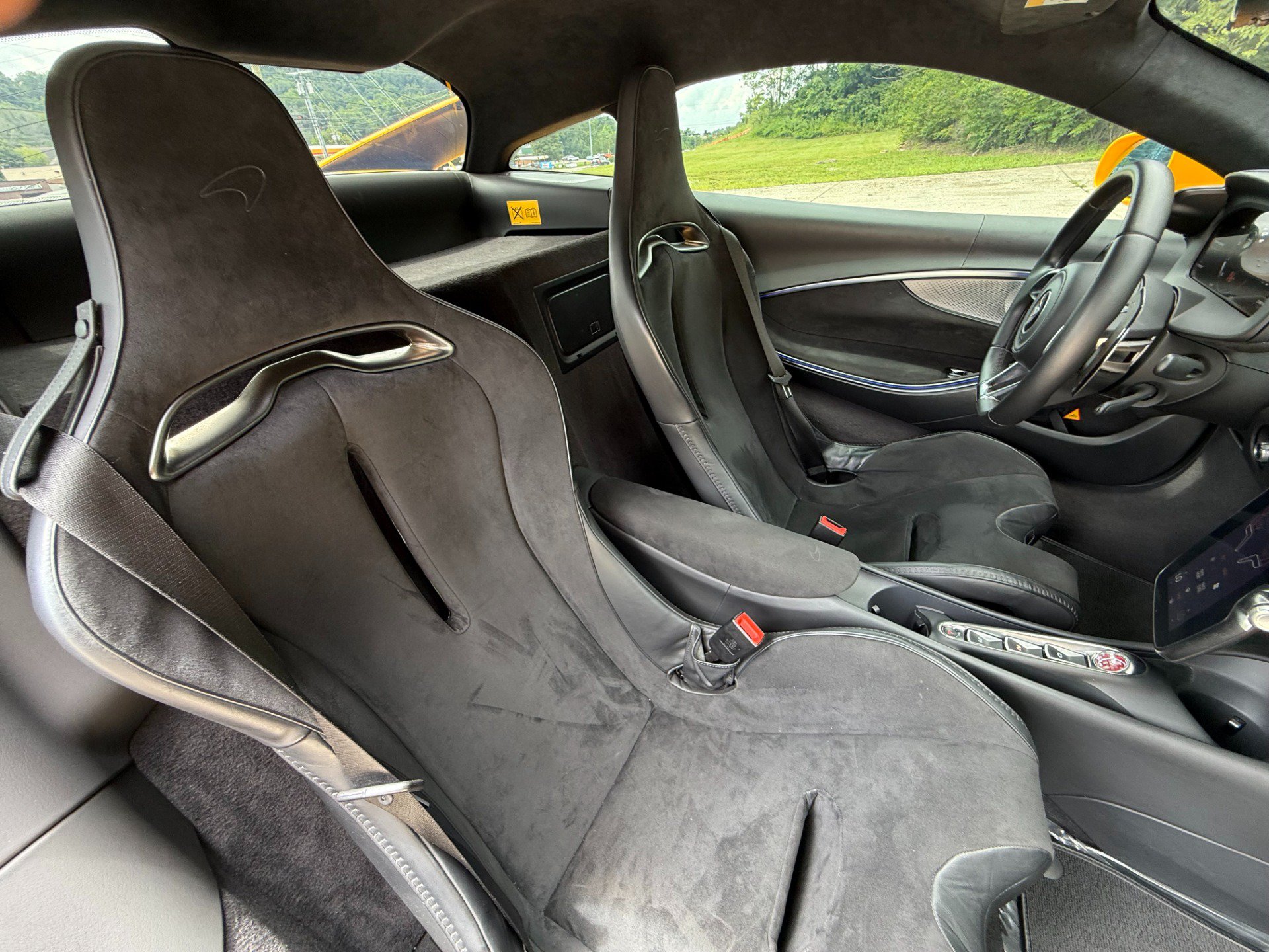 Used 2024 McLaren Artura RWD image 24