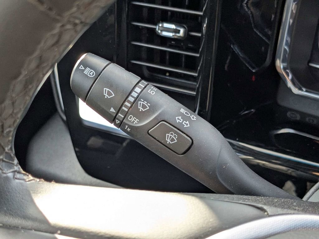 Used 2024 GMC Sierra 1500 SLE image 25