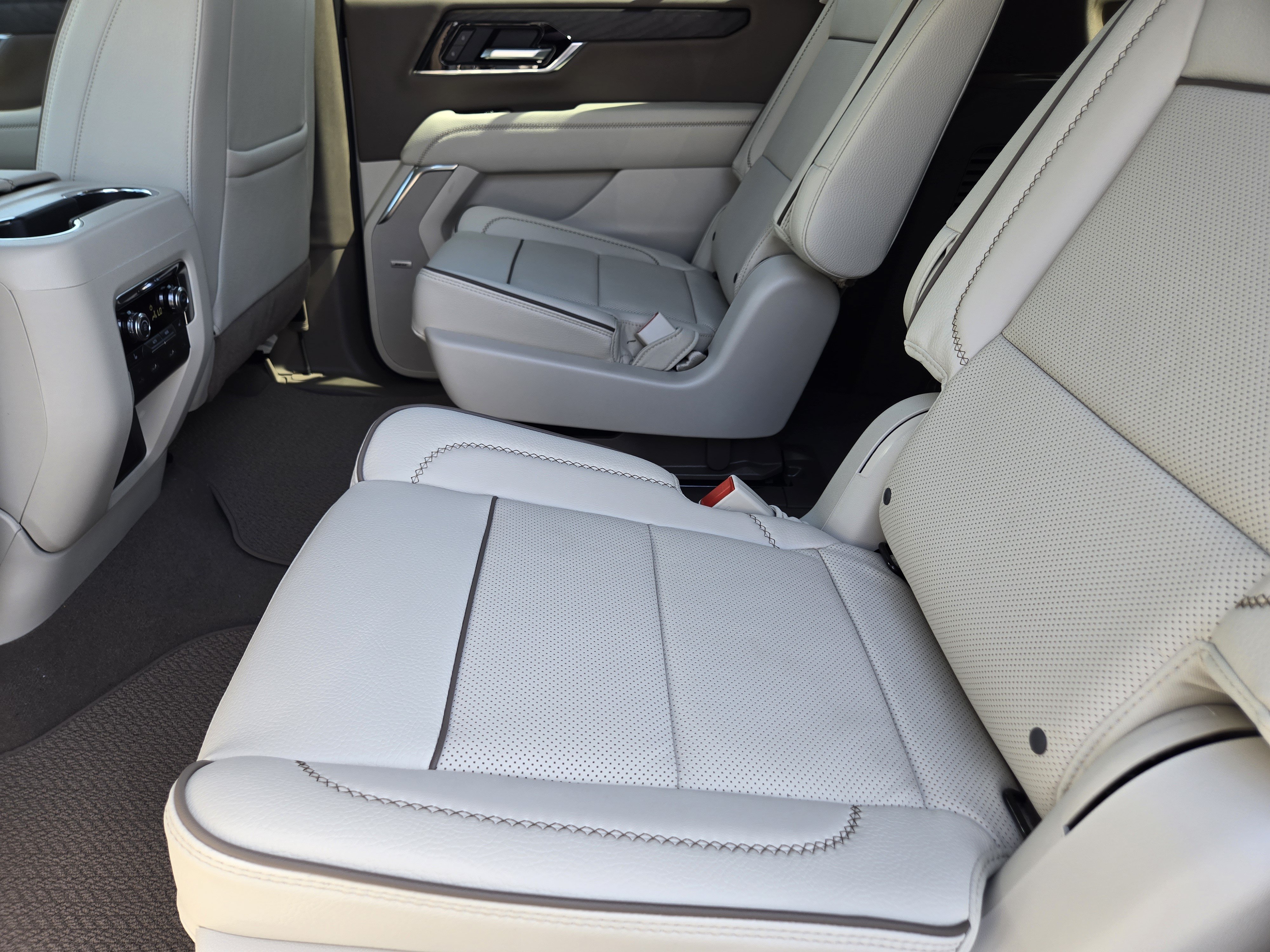 New 2026 GMC Yukon XL Denali w/ Denali Reserve Package AWD/4WD image 23