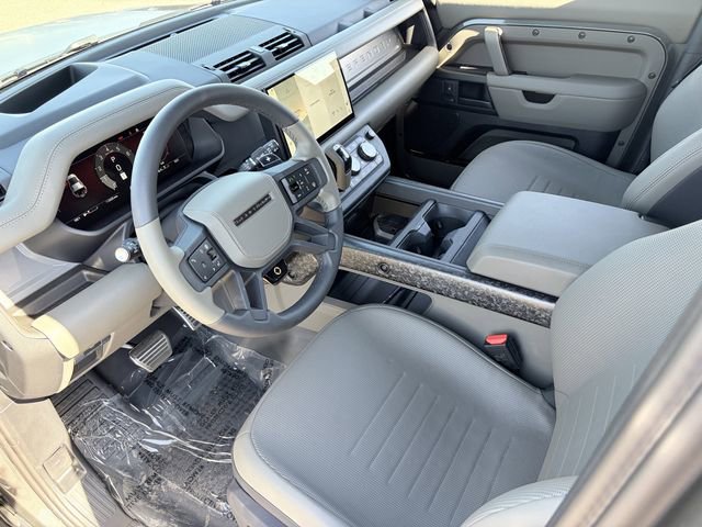 Used 2025 Land Rover Defender 110 AWD/4WD image 5