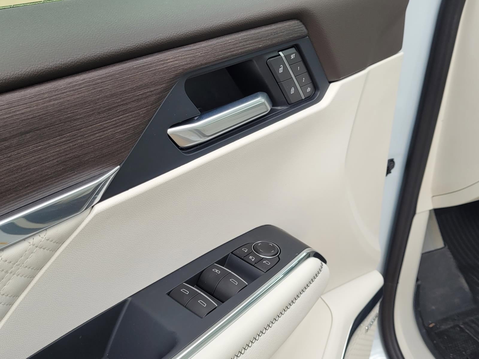 New 2026 GMC Acadia Denali w/ Super Cruise Package FWD image 10