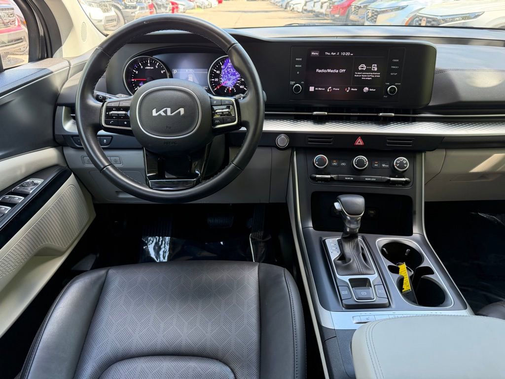 Used 2024 Kia Carnival LX image 16