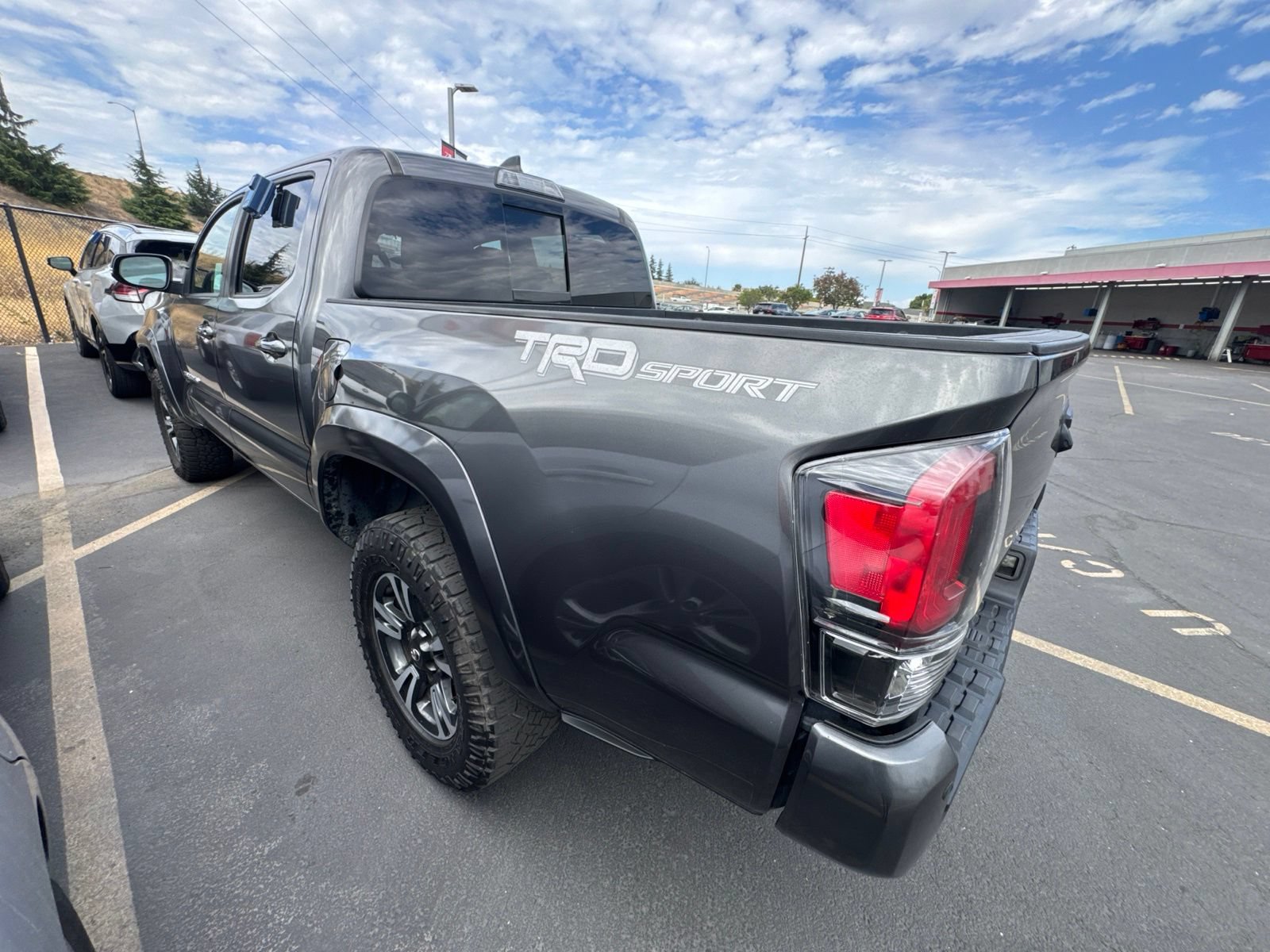 Used 2019 Toyota Tacoma TRD Sport w/ Technology Package RWD image 5
