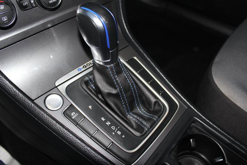 Used 2016 Volkswagen e-Golf SE FWD image 22