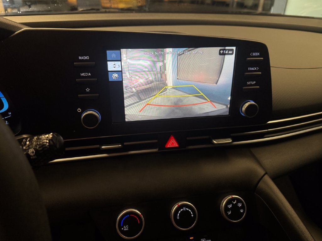 Used 2025 Hyundai Elantra SE FWD image 14