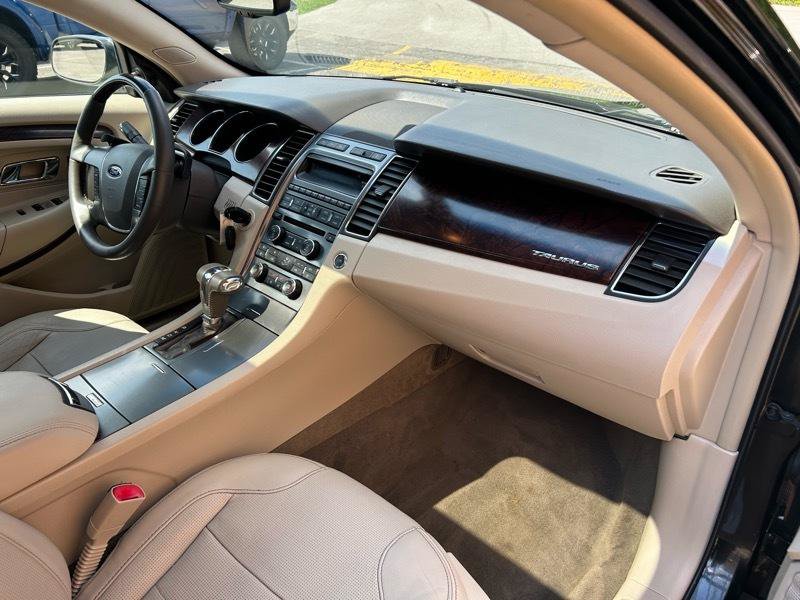Used 2010 Ford Taurus Limited FWD image 11