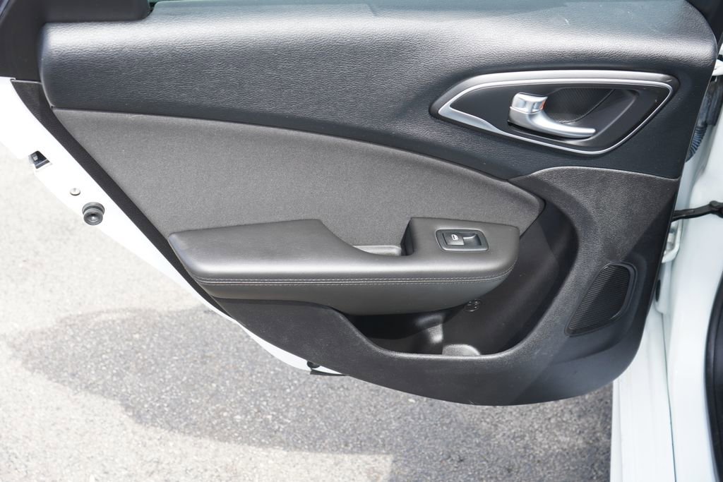 Used 2016 Chrysler 200 Limited FWD image 27