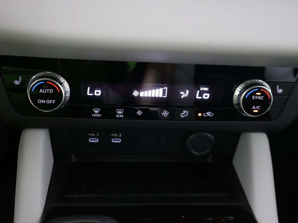 New 2025 Mitsubishi Outlander SE image 52