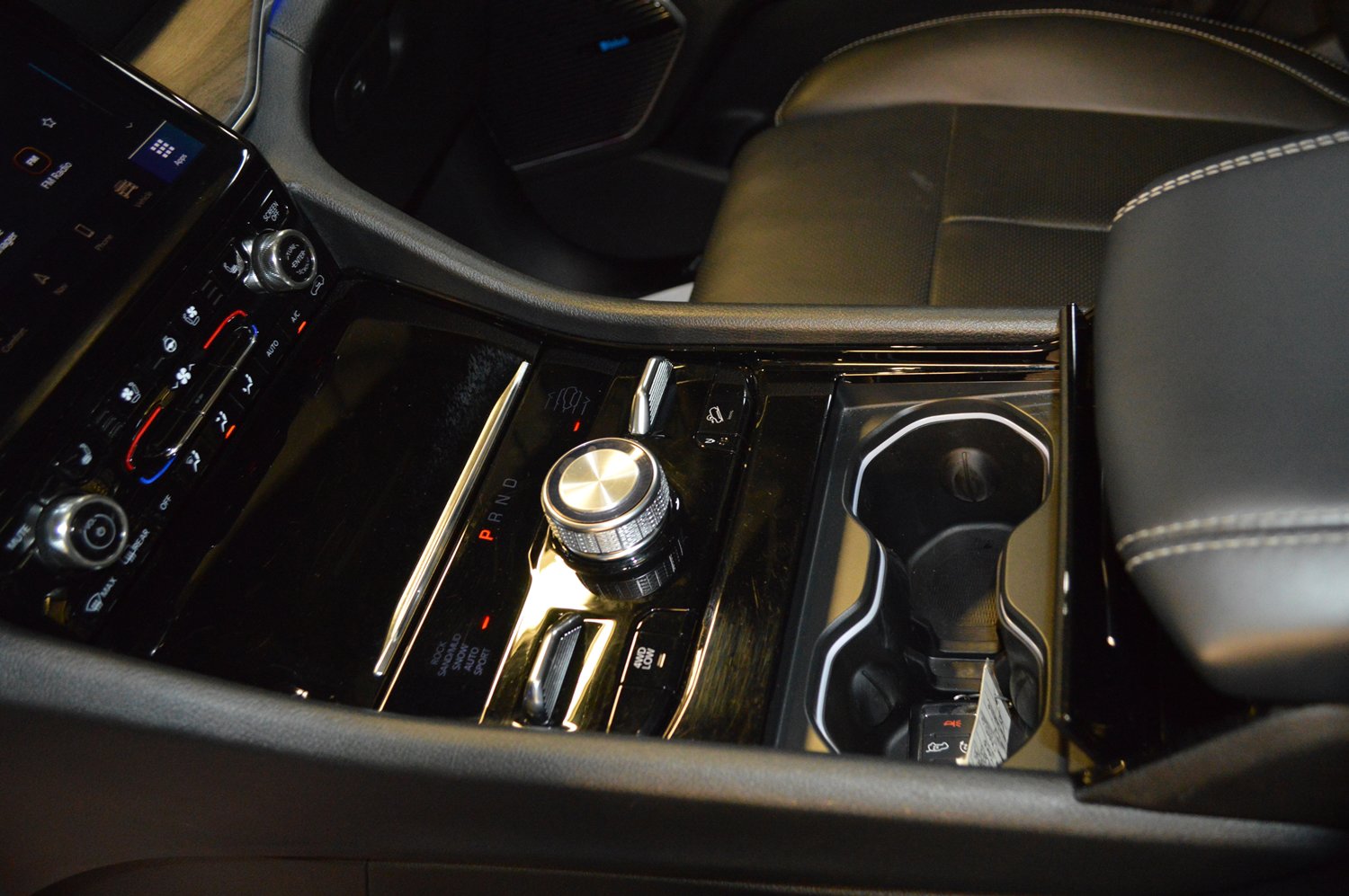 Used 2023 Jeep Grand Cherokee Overland w/ Advanced Protech Group III image 20