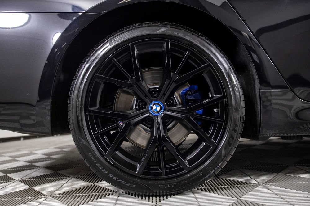 Used 2023 BMW 530e w/ M Sport Package RWD image 41