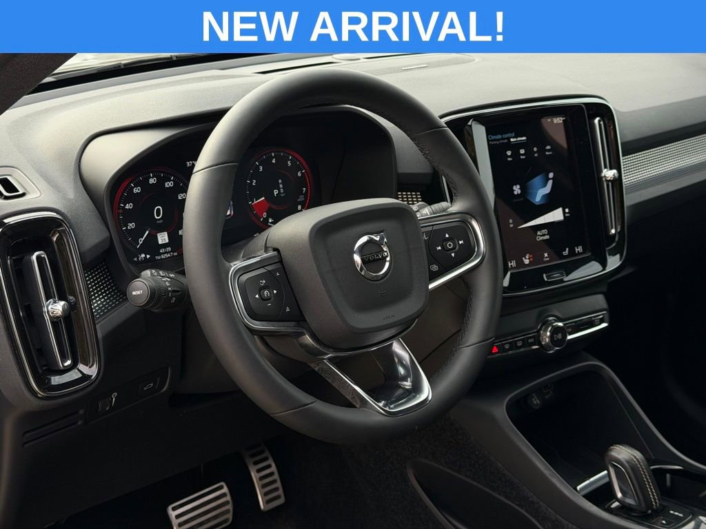 Used 2022 Volvo XC40 T5 R-Design w/ Advanced Package image 19