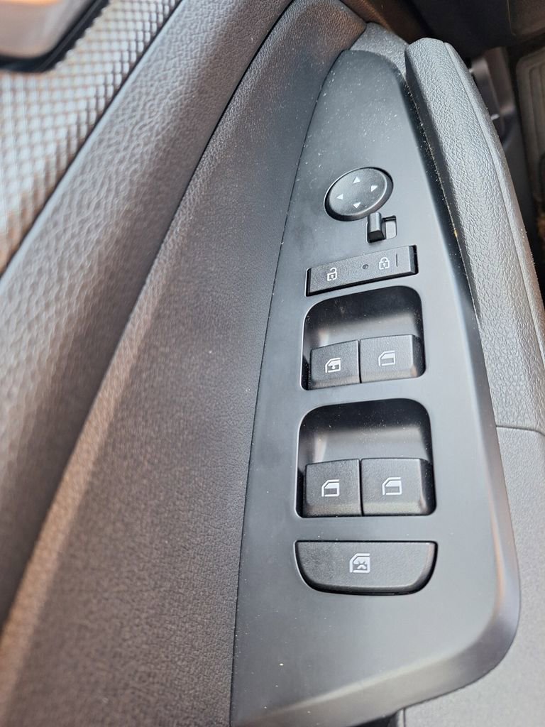 Used 2025 Kia Sportage LX image 19