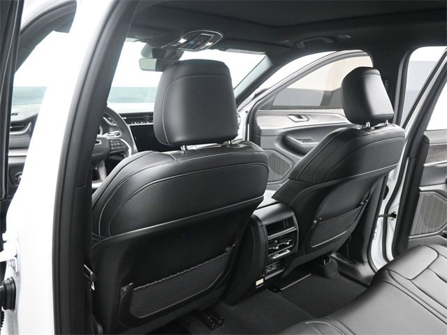 New 2025 Jeep Grand Cherokee Limited w/ Black Appearance Package image 17