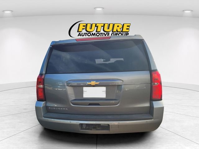 Used 2019 Chevrolet Suburban LT image 4