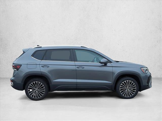Used 2025 Volkswagen Taos SE FWD image 4