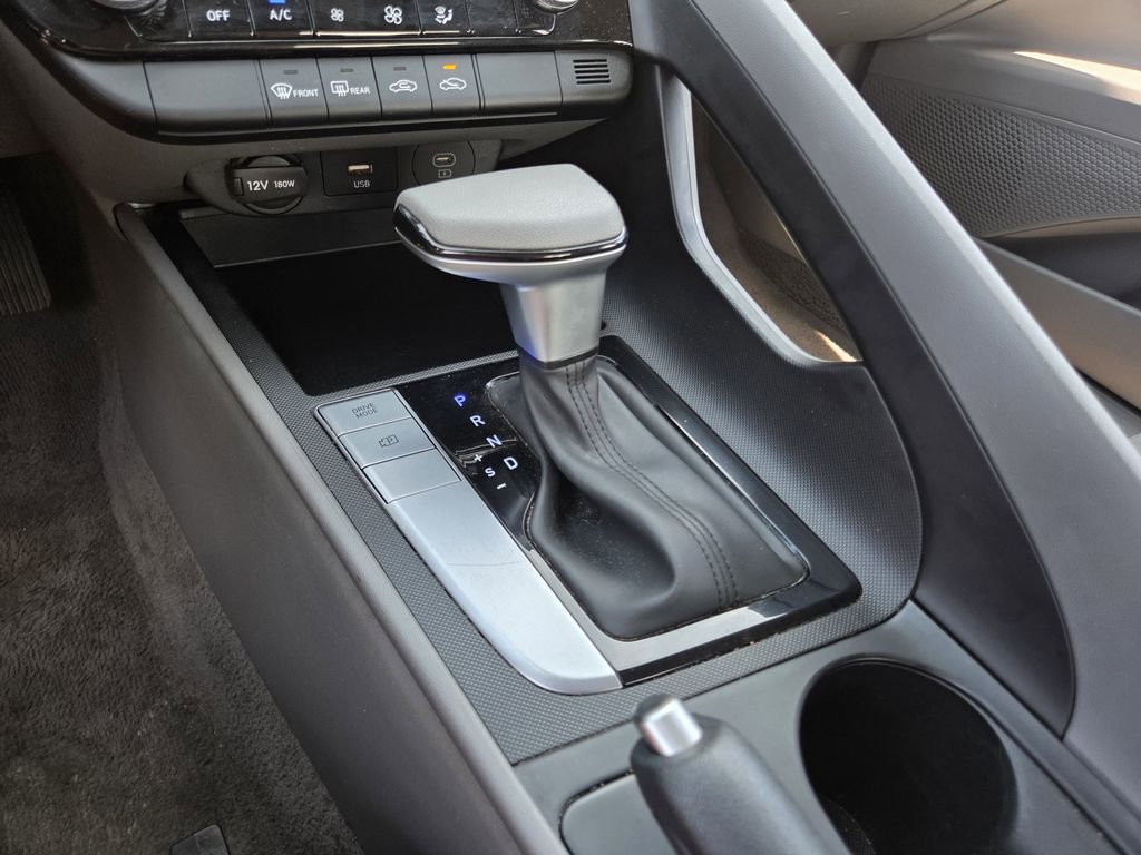 Used 2024 Hyundai Elantra SEL FWD image 12
