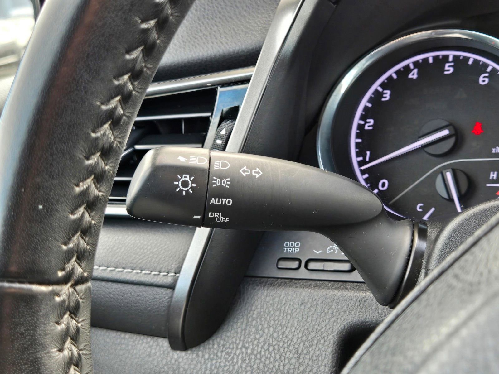 Used 2019 Toyota Camry SE image 23